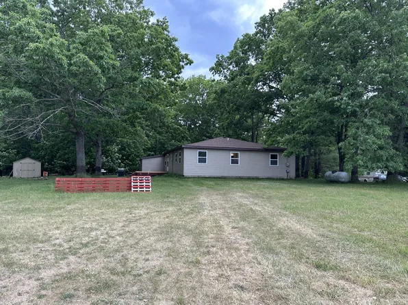 665 S Nellsville Rd, Houghton Lake, MI 48629