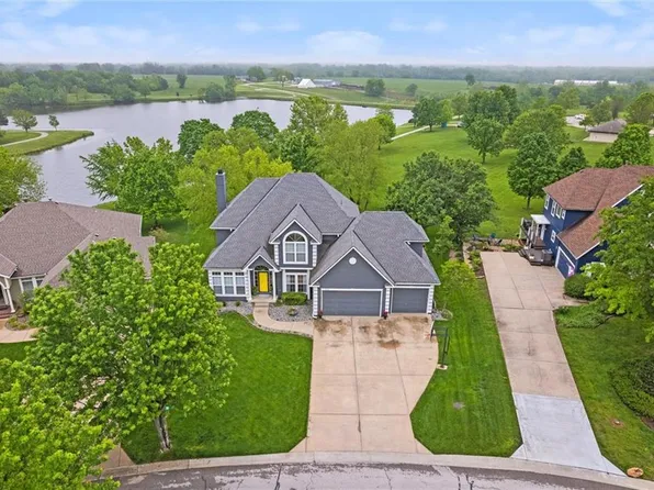103 Shoreline Dr, Louisburg, KS 66053