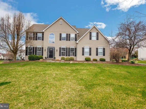 114 Crescent Dr, Chalfont, PA 18914