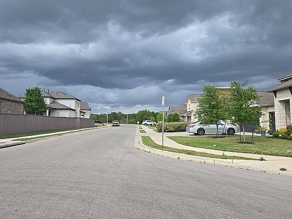 5th image of 373 Washington Dr