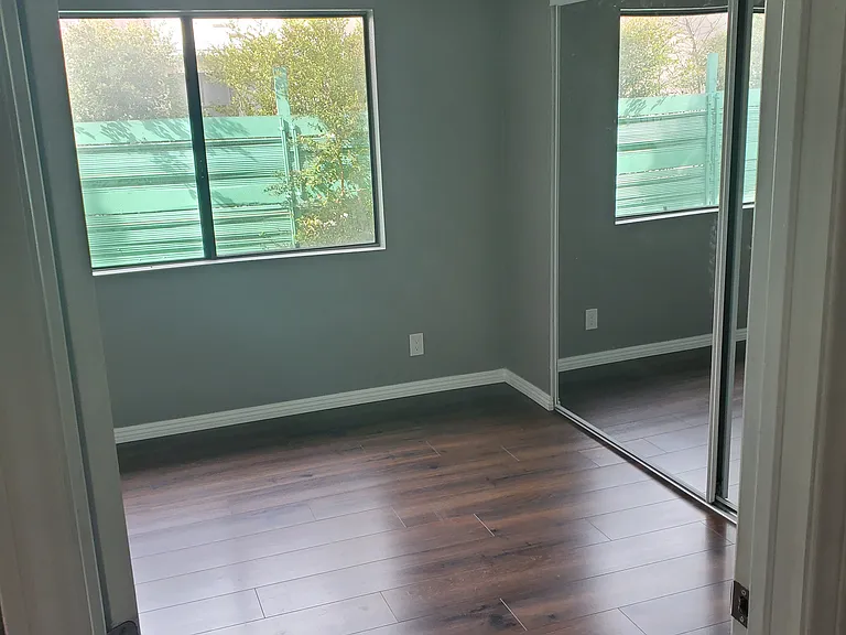 902 N Pass Ave — Photo 14