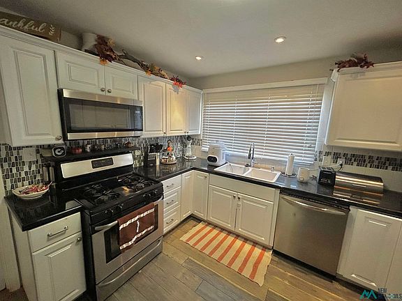 4th image of 826 W Silver Dr