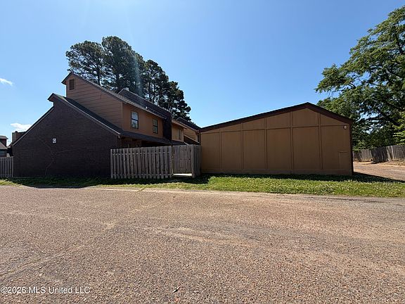 2nd image of 1255 E County Line Rd APT G-1