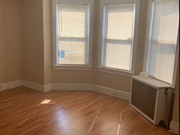 4th image of 742 Adeline St