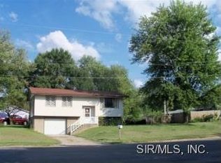 7805 Humbert Rd, Godfrey, IL 62035