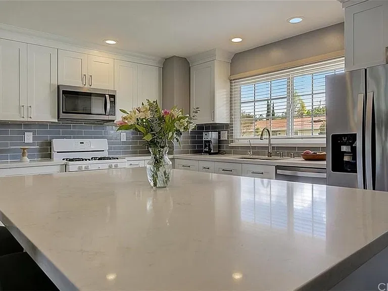 205 Primrose Ave — Photo 1