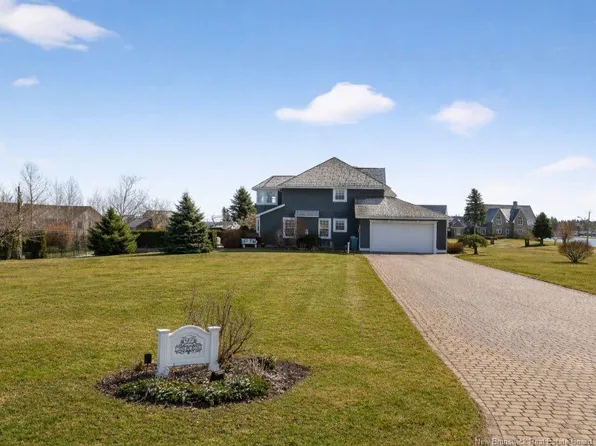 92 Mathieu Martin Dr, Beaubassin East, NB E4P 7V8