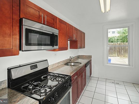 3rd image of 4325 Dexter St