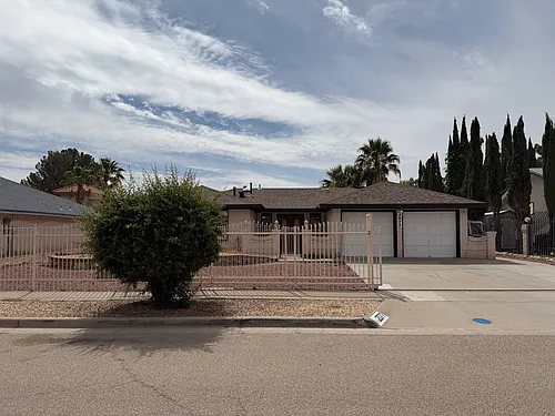 2077 Gus Moran St Photo 1