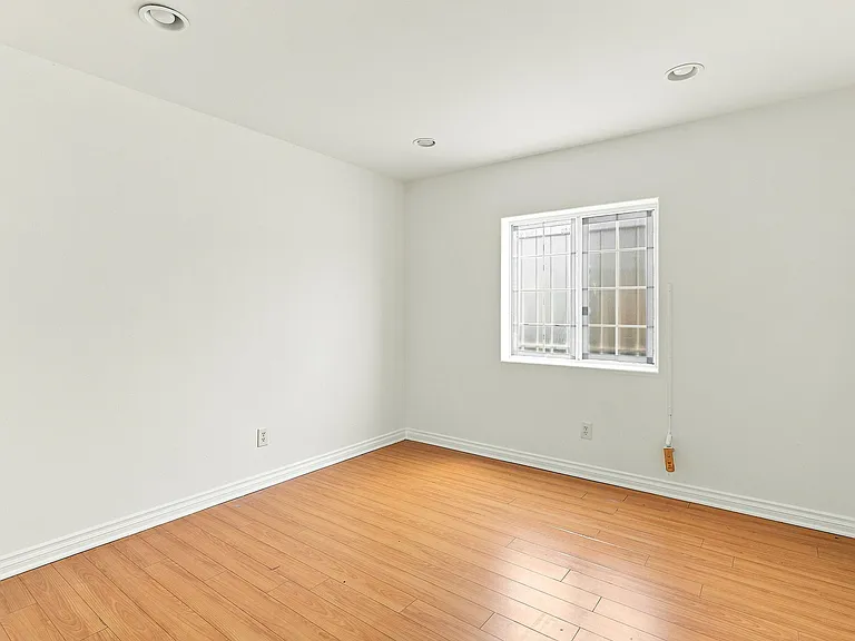 246 E Gage Ave — Photo 11