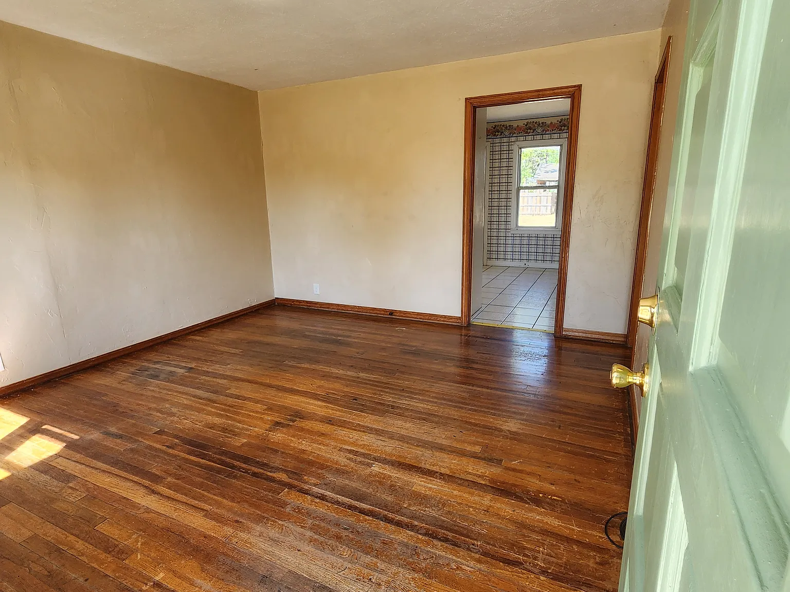 2 bed, 728 sqft, $700 — Photo 2