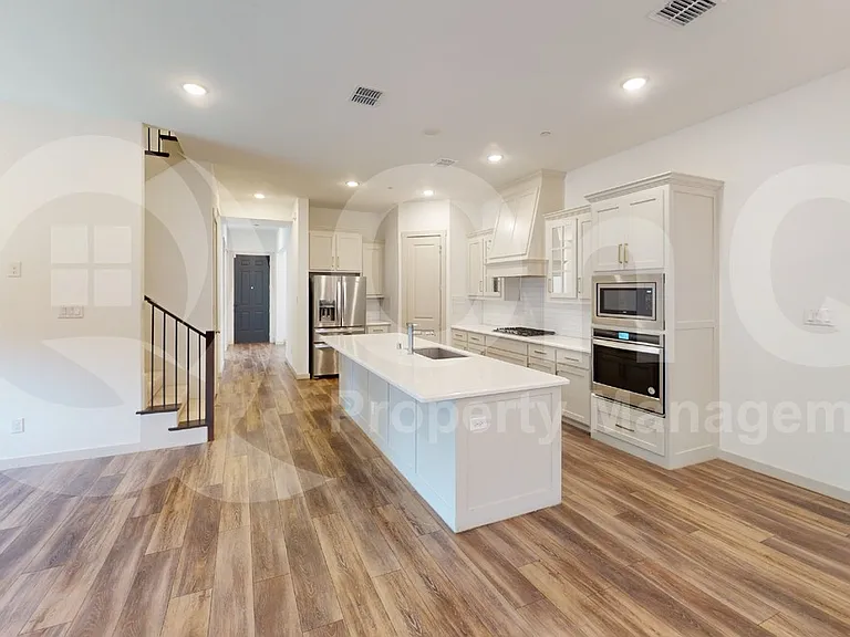 7416 Atlas Dr — Photo 5