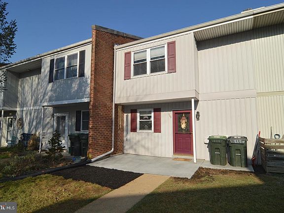 3rd image of 309 Astor Ct