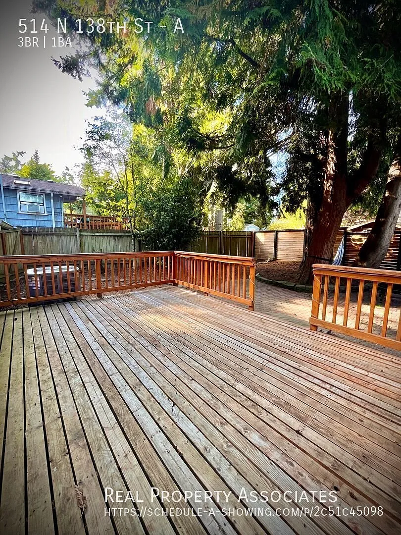 Charming Shoreline Home — Photo 2
