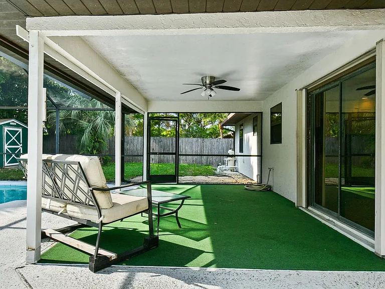 2374 SE Marseille St — Photo 22