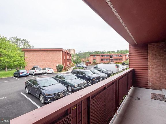 5th image of 1525 S George Mason Dr APT 10