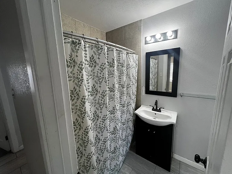 1409 E 38th St — Photo 10