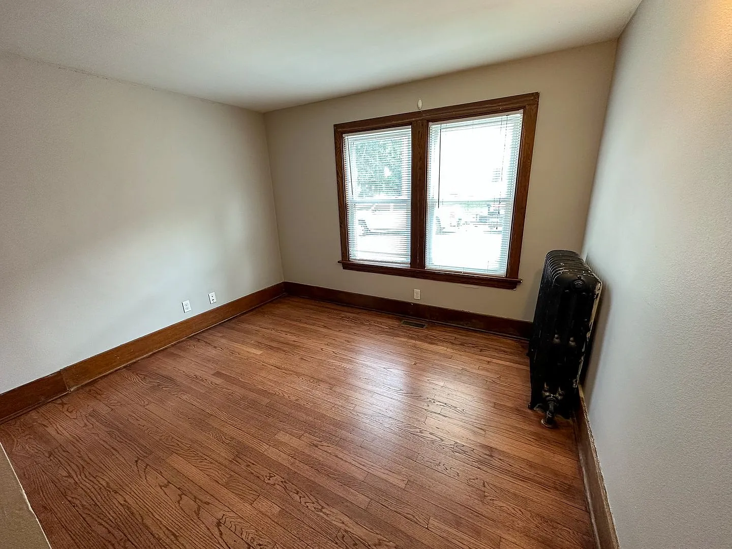 225-227 Sheldon Ave — Photo 4