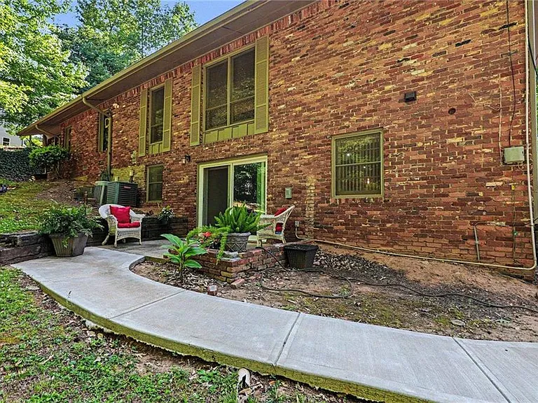 3084 Green Valley Dr — Photo 15
