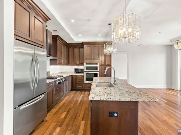 250 Henley Pl Unit 403, Weehawken, NJ 07086