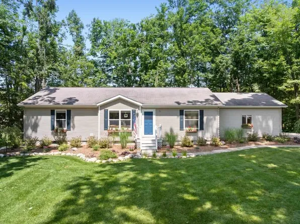 5295 Old Stagecoach Dr, Alanson, MI 49706