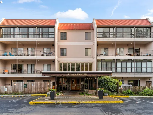 45 Eagle Crest Dr APT 122, Lake Oswego, OR 97035