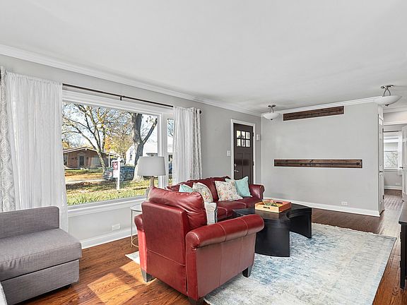 4th image of 629 Beach Ave