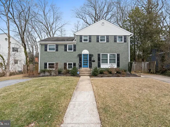 9817 Fernwood Rd, Bethesda, MD 20817