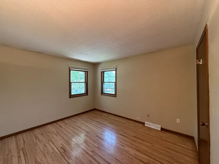 6592 Berkshire Ln N — Photo 12