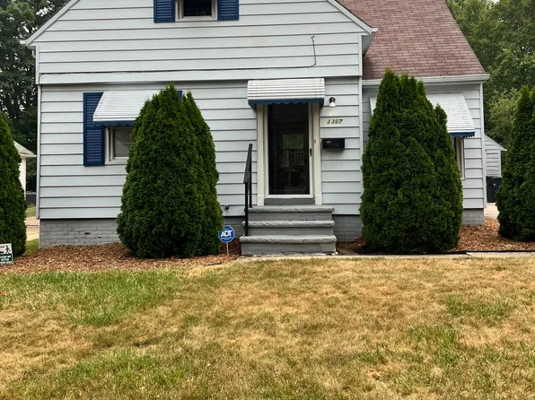 1367 Churchill Rd, Lyndhurst, OH 44124