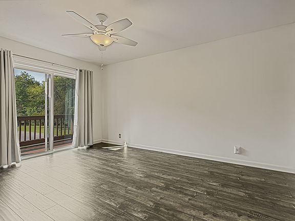 5th image of 124 Brooke Castle Dr