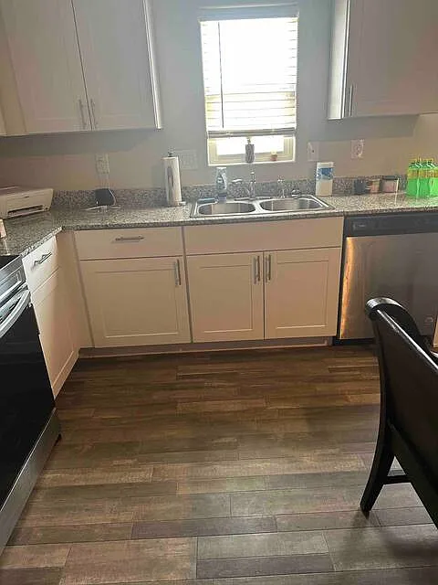 4 bed, 2010 sqft, $1,895 — Photo 3