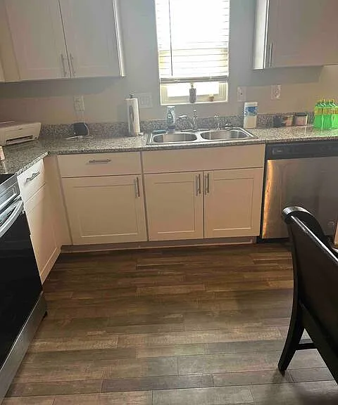 244 W Douglas Ave — Photo 3