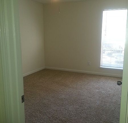 4th image of 70 Jefferson Pkwy APT J