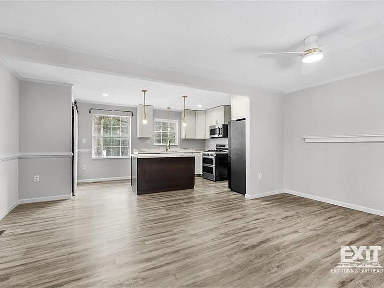 105 Marrow St — Photo 5