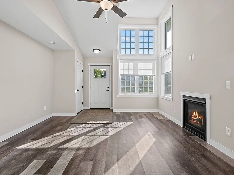 527 Meadow Ln — Photo 4