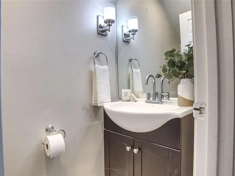 587 Wedgewood Dr — Photo 6