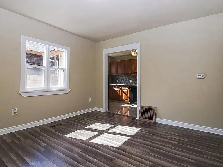 537 E Everett Ave — Photo 4