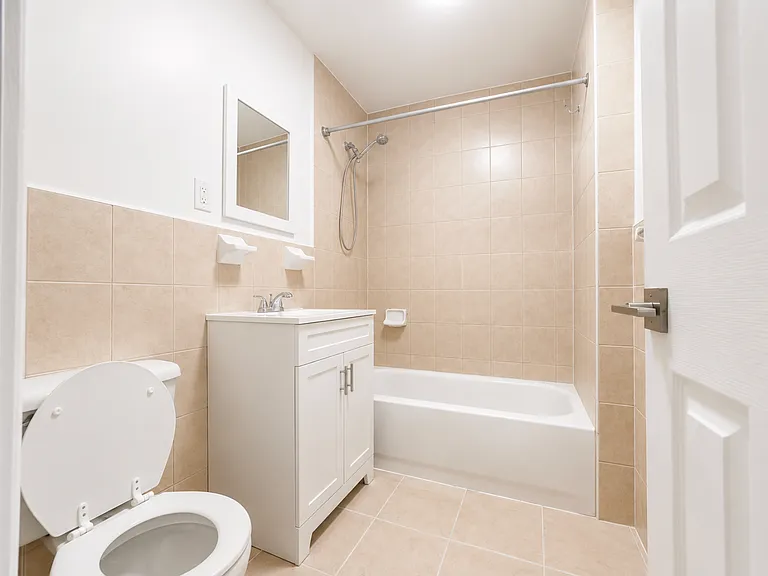 11-13 McBride St #3A — Photo 4