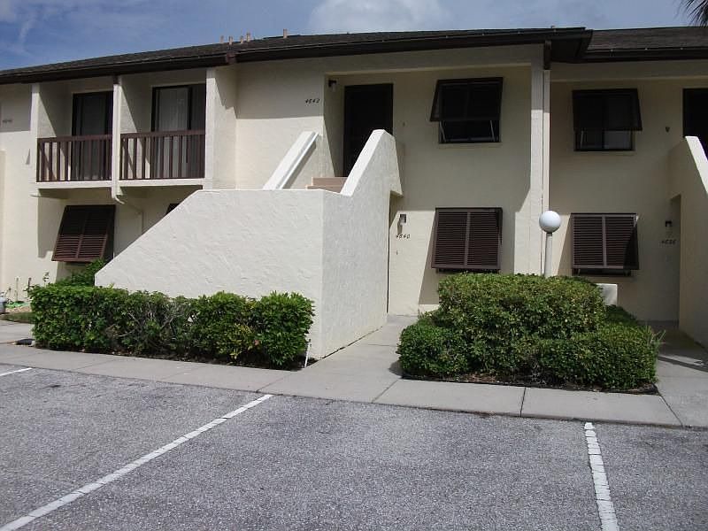 1st image of 4640 Longwater Chase