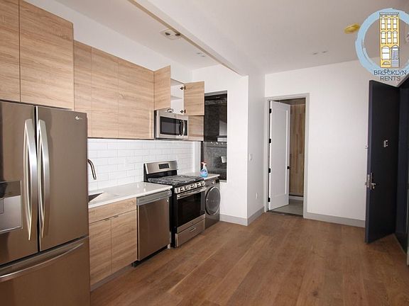 2nd image of 395 Kosciusko St #3L