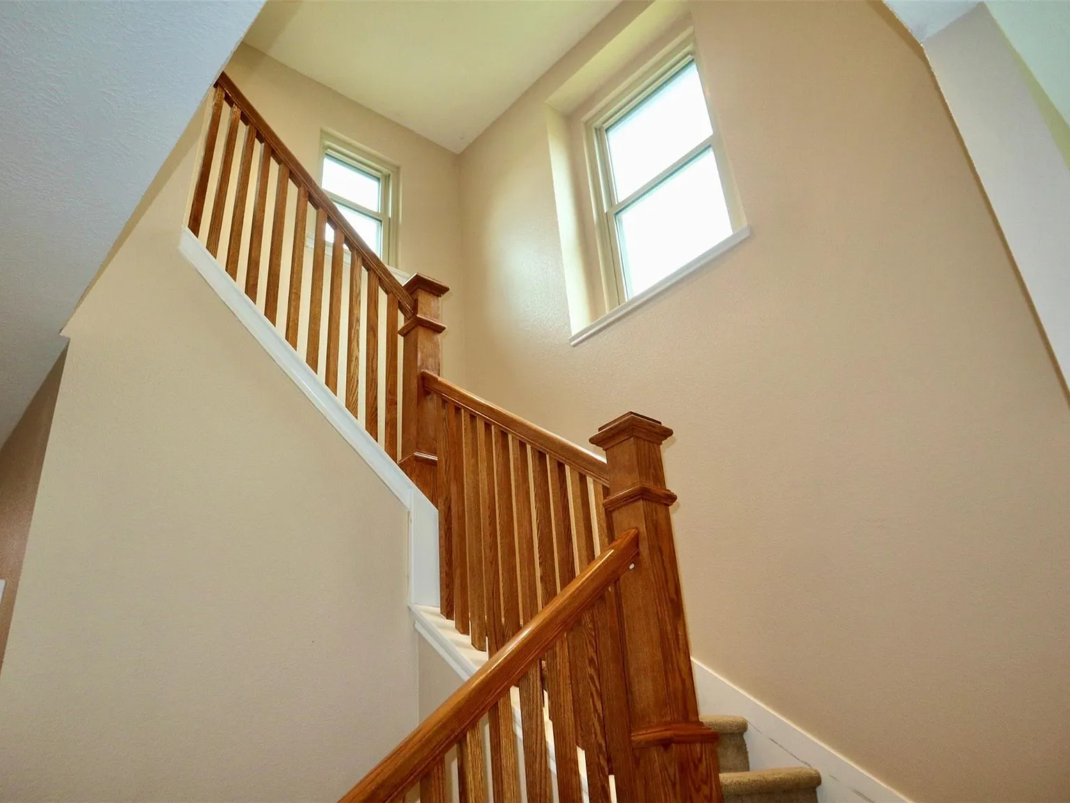 3 bed, 2.5 bath, 2688 sqft, $2,400 — Photo 4
