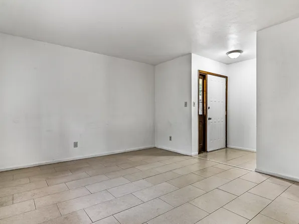 619 SW 10th Ln #B, Gainesville, FL 32601