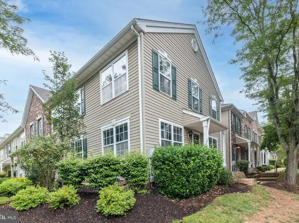 4001 Captain Molly Cir, Doylestown, PA 18902