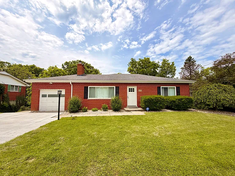 670 Meadow Ln — Photo 1