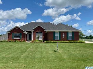 9 Madison Ln, Decatur, AL 35603