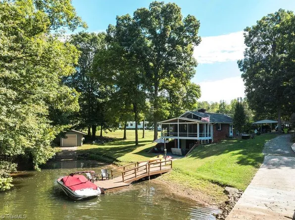 118 Rock Harbor Dr, Lexington, NC 27292