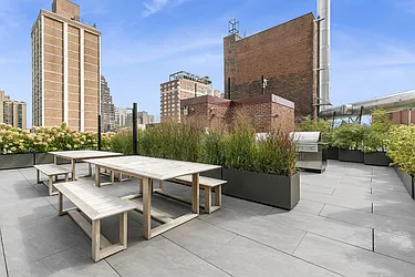 315 East 72nd Street in Lenox Hill