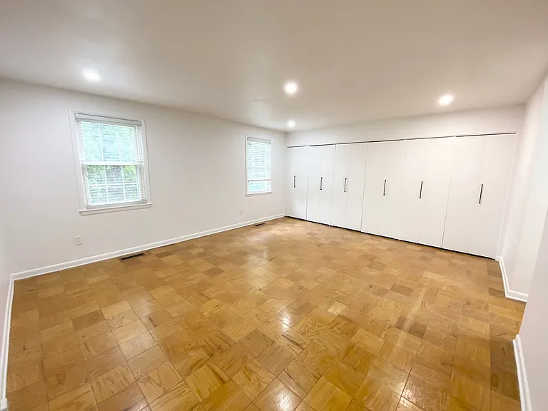 Melrose Apartments — Photo 9