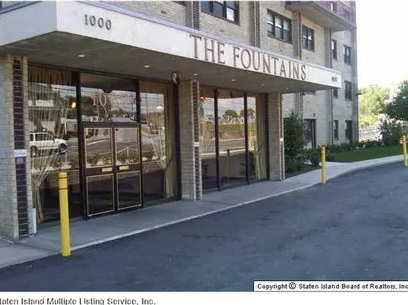 1000 Clove Rd APT 2R, Staten Island, NY 10301